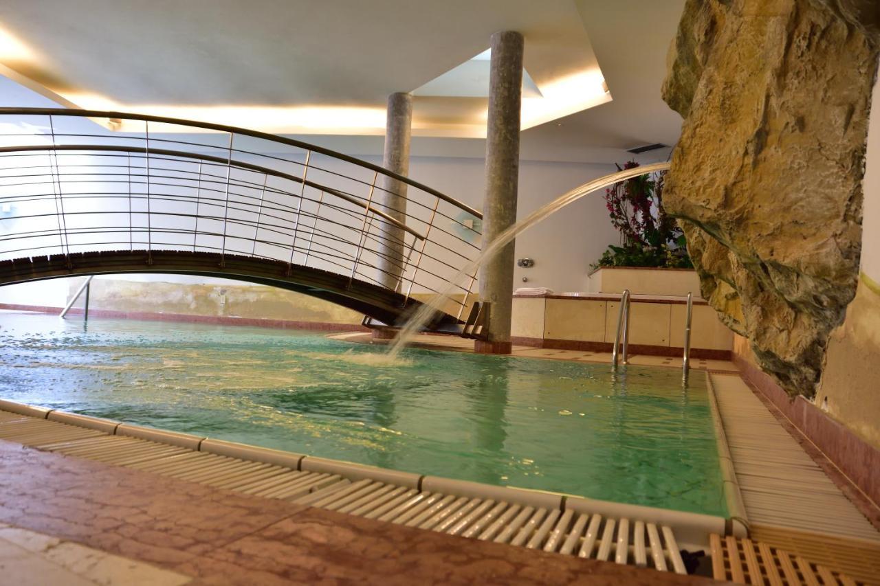 Hotel Krone Brunico Ngoại thất bức ảnh