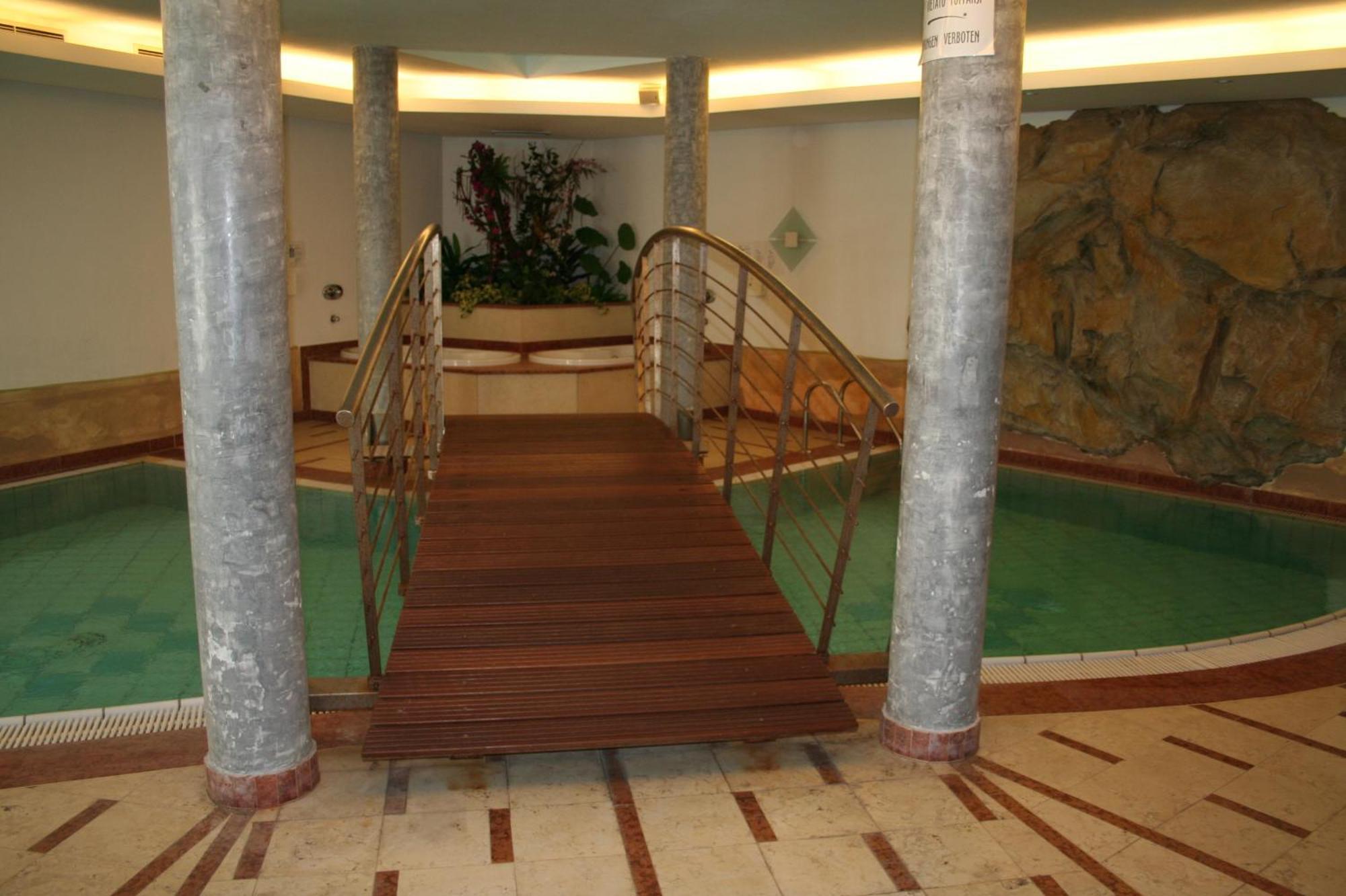 Hotel Krone Brunico Ngoại thất bức ảnh