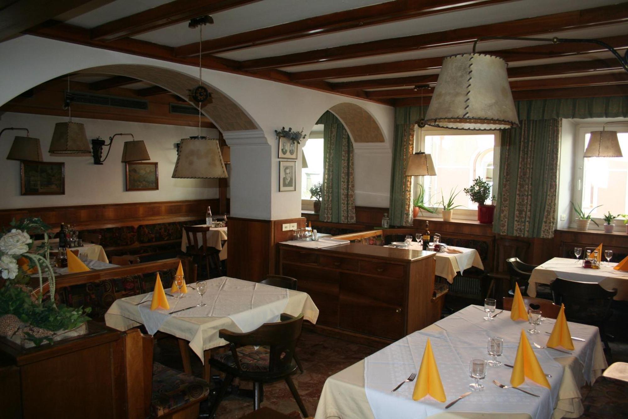 Hotel Krone Brunico Ngoại thất bức ảnh