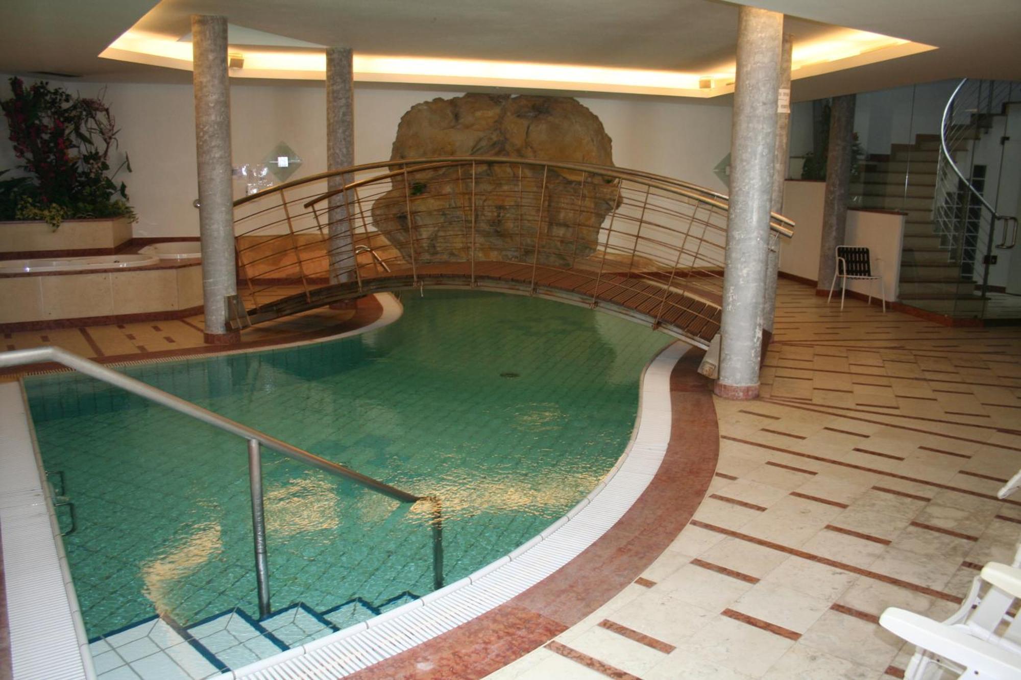 Hotel Krone Brunico Ngoại thất bức ảnh